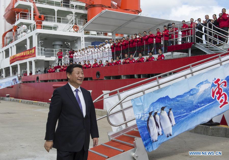 Си Цзиньпин посетил китайское полярное исследовательское судно "Сюэлун" и пообщался с сотрудникам антарктической научно-исследовательской станции
