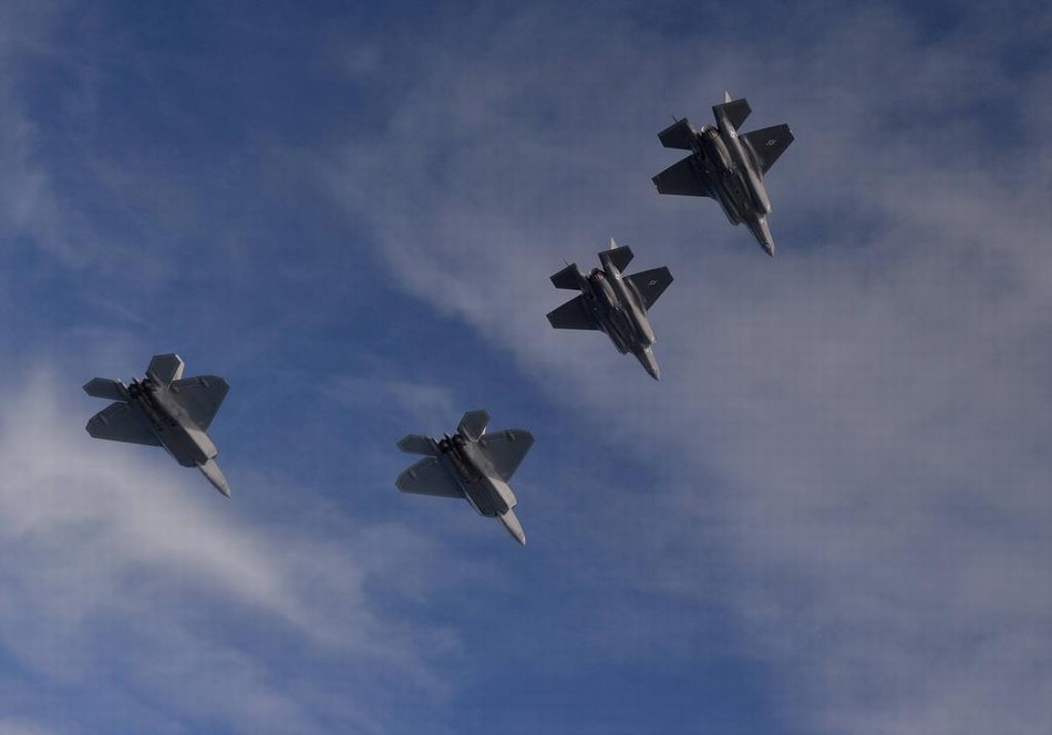 «Хищная птица» VS «Молния II»: истребители пятого поколения ВВС США провели обучение по противостоянию