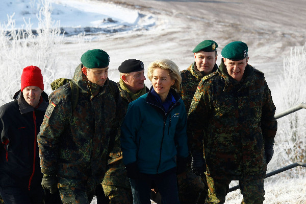 Министром обороны ФРГ впервые в истории стала женщина – Урсула Фон дер Ляйен.