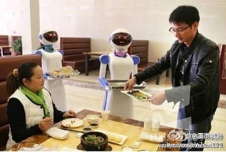 В провинции Чжэцзян появились официанты-роботы