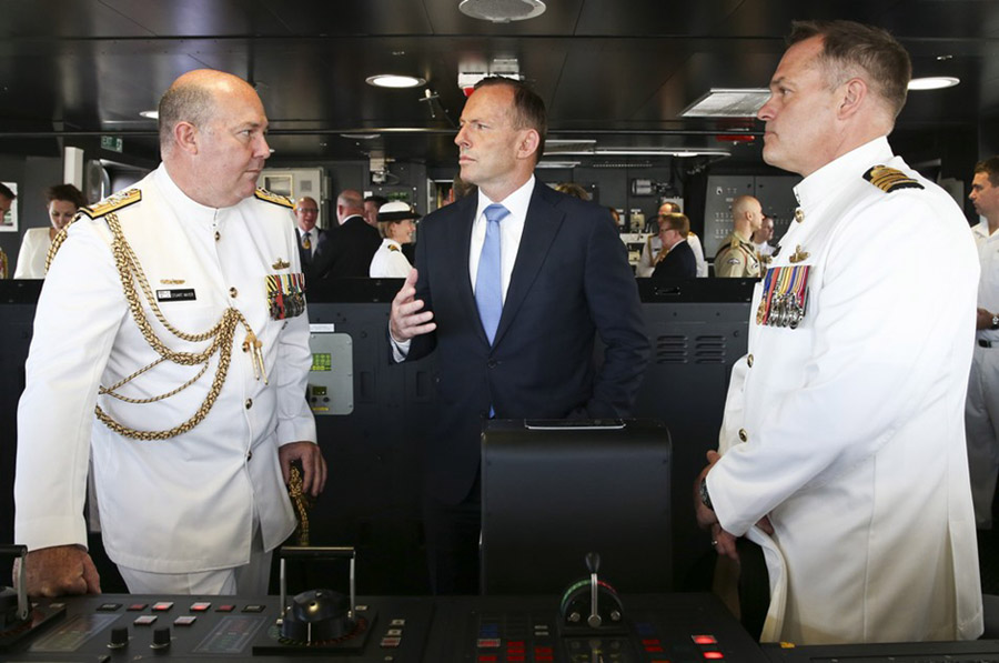 Крупнейший корабль ВМС Австралии «Канберра» принят на вооружение
