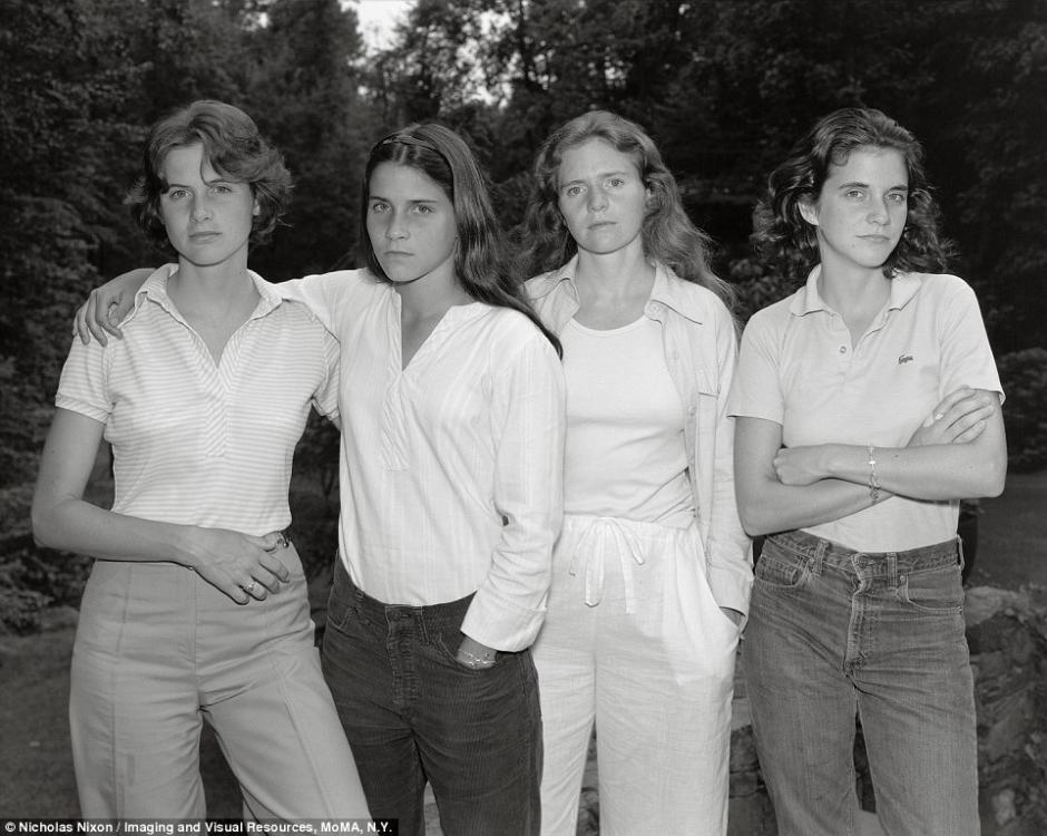 Снимки четырёх сестёр через 40 лет