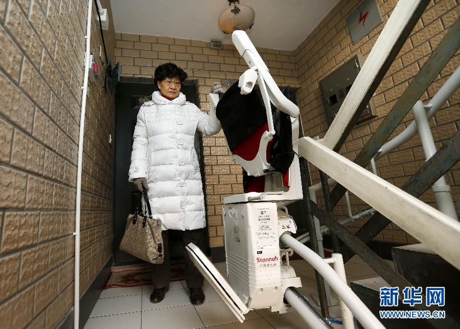 В Шанхае появился первый «сидячий эскалатор»