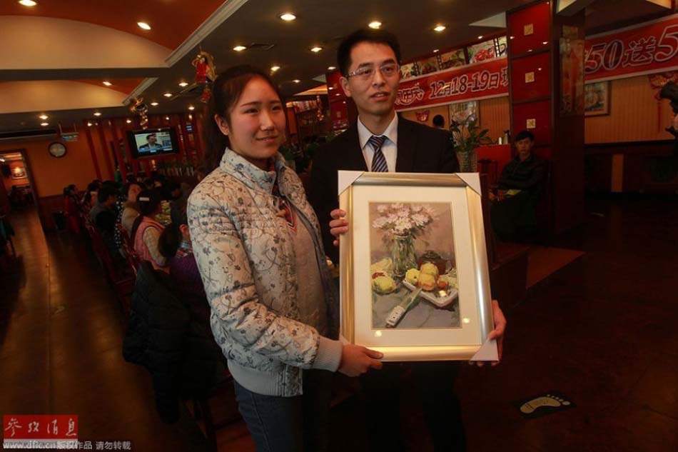 Директор китайской школы пригласил 200 своих учеников в стейк-хаус