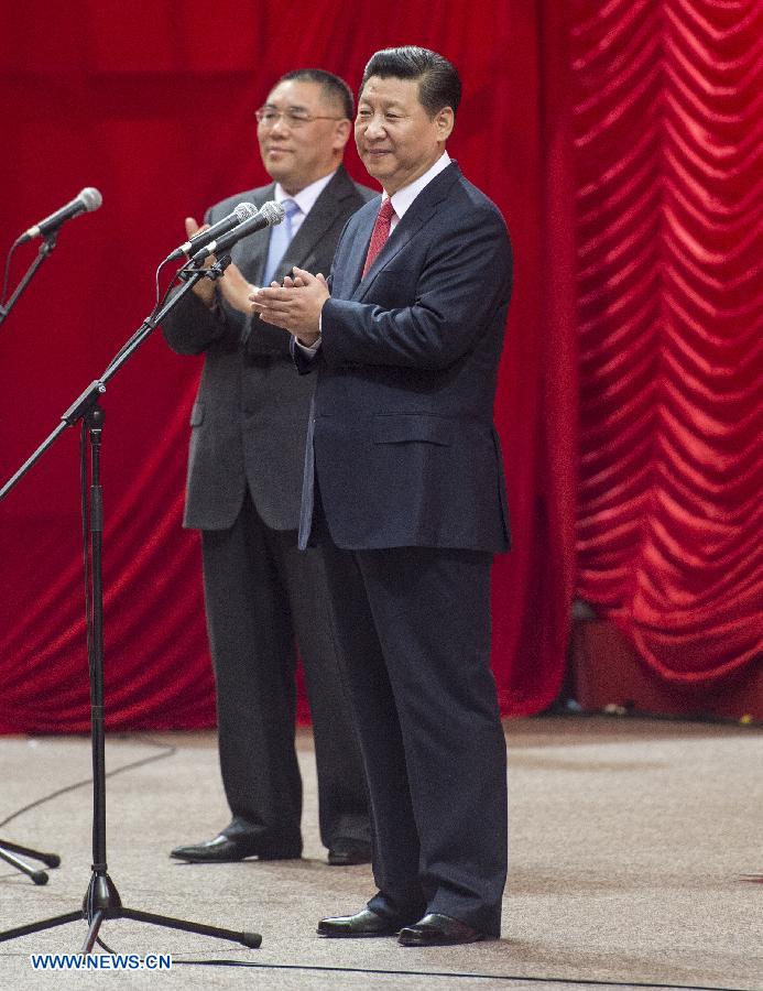 Си Цзиньпин встретился с представителями общественности Аомэня