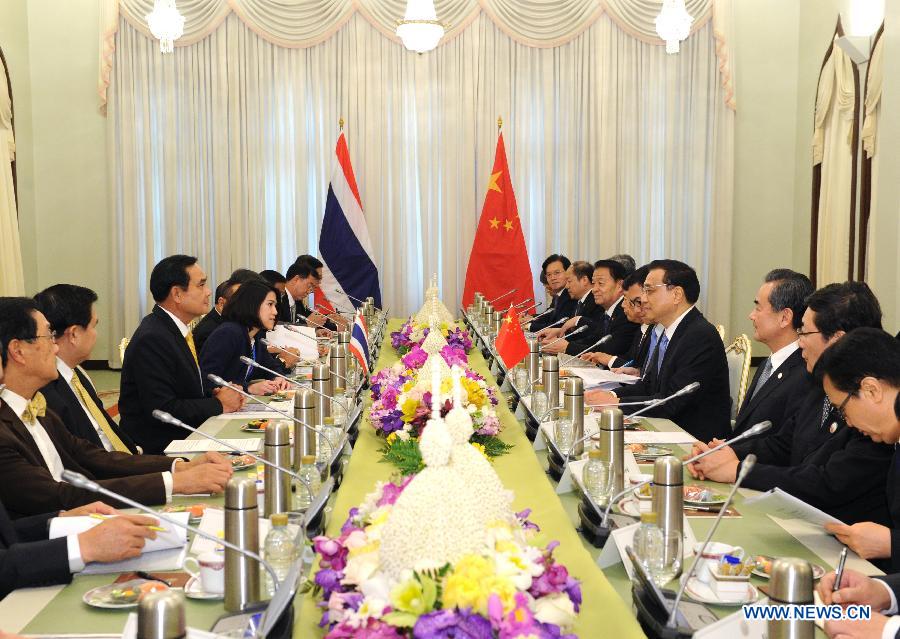 Ли Кэцян встретился с премьером Таиланда Праютом Чан-Оча