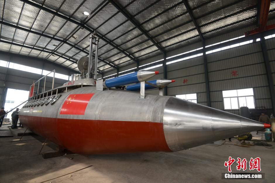 Жители провинции Аньхой самостоятельно смастерили подводную лодку