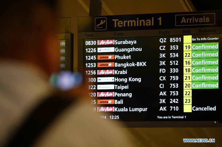 Потеряна связь с пассажирским самолетом авиакомпании "Эйр Эйша" /"Air Asia"/, следовавшим из Индонезии в Сингапур