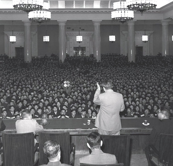 Выступление Мао Цзэдуна в МГУ в 1957 году: Мир принадлежит вам