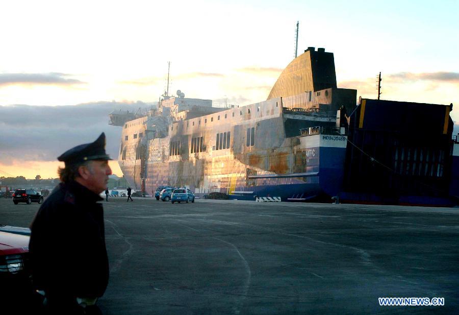 Пострадавший паром "Норман Атлантик" отбуксирован в итальянский порт Бриндизи