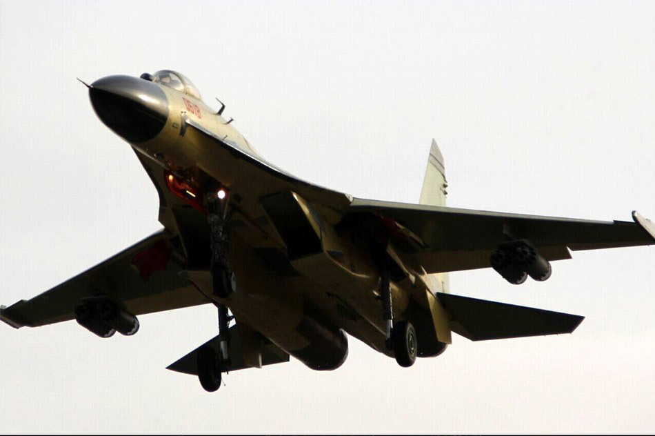 Китайский истребитель J-11BS провел испытательный полет с отечественным двигателем