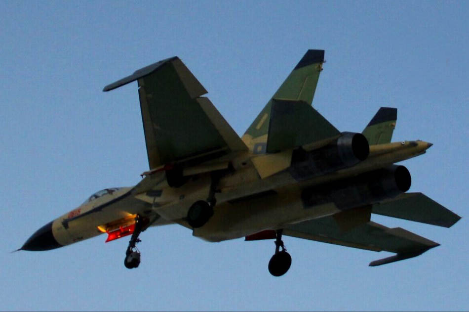 Китайский истребитель J-11BS провел испытательный полет с отечественным двигателем