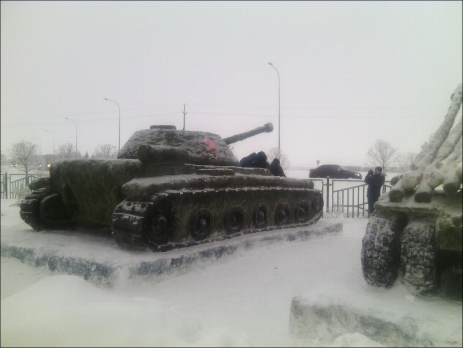 Необычные снежные скульптуры в Татарстане