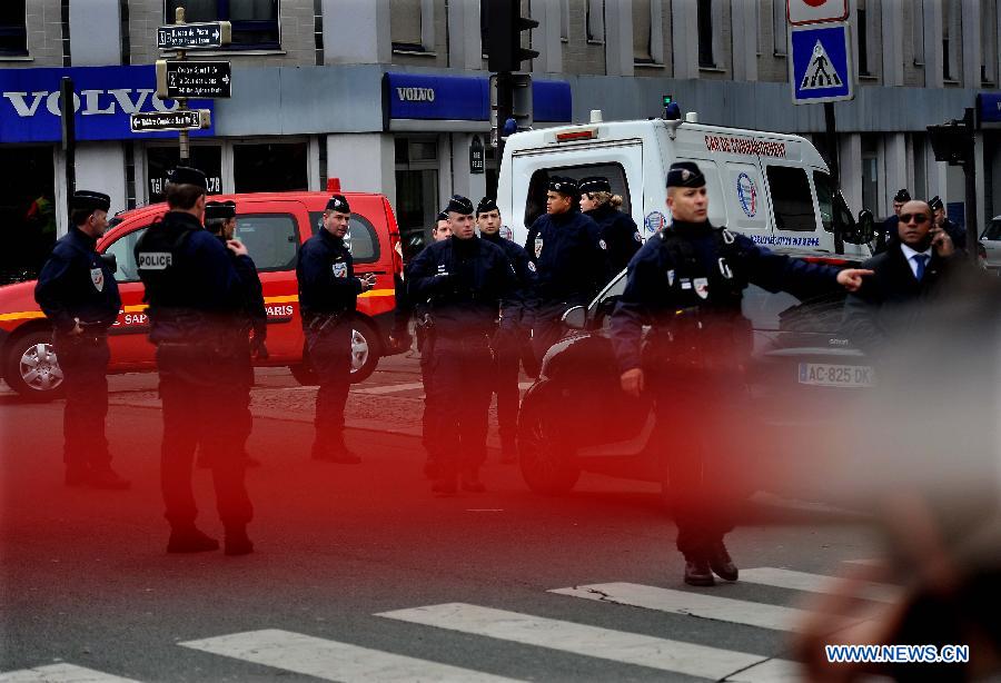 Комментарий: Теракт в Париже нанес болезненный удар по всему французскому обществу