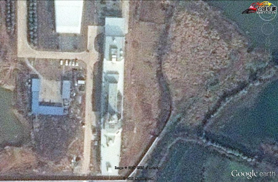 Google Earth опубликовал фото о строительстве «наземного авианосца» в Китае