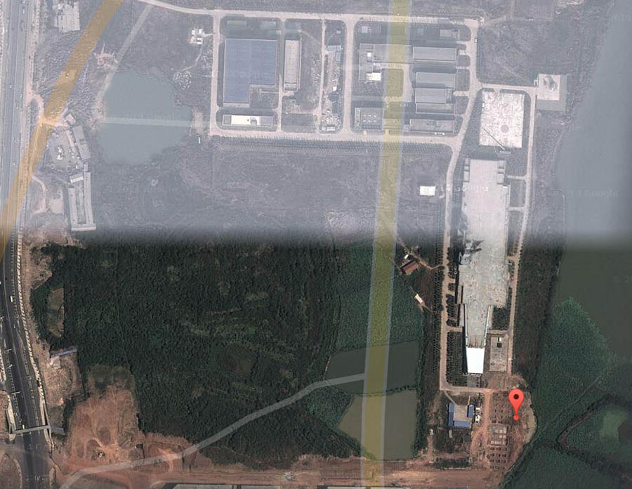 Google Earth опубликовал фото о строительстве «наземного авианосца» в Китае