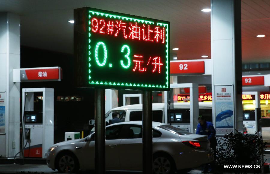 Цена на бензин в Китае вновь возвращается к 5 юаням за литр