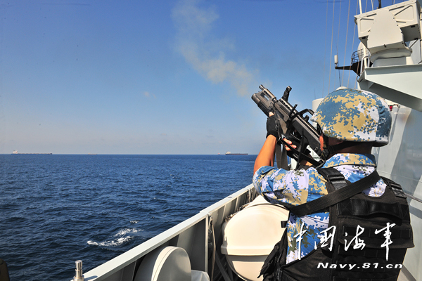 Конвойные корабли ВМС Китая разогнали пиратов в Аденском заливе