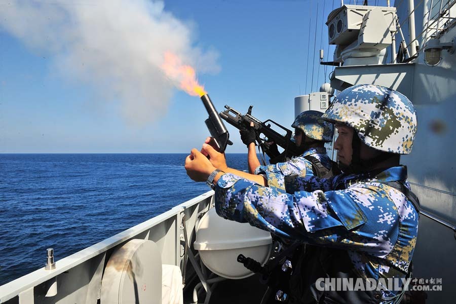 Конвойные корабли ВМС Китая разогнали пиратов в Аденском заливе