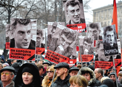 В Москве прошло шествие, посвященное памяти лидера оппозиции Бориса Немцова