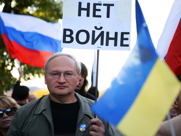 В Москве прошло шествие, посвященное памяти лидера оппозиции Бориса Немцова