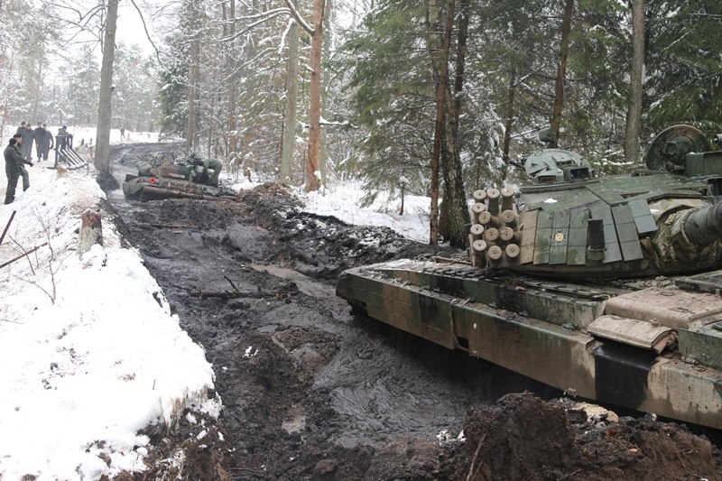 Польский танк увяз в грязи