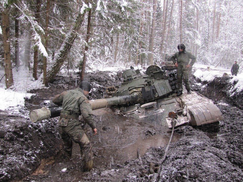 Польский танк увяз в грязи