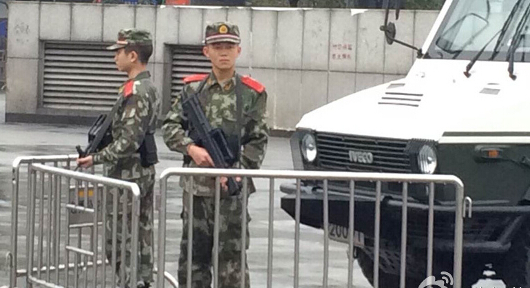Неизвестные напали на прохожих у ж/д вокзала Гуанчжоу