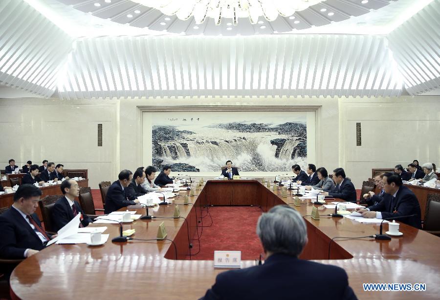 В Пекине прошло 1-е заседание постоянных председателей Президиума 3-й сессии ВСНП 12-го созыва