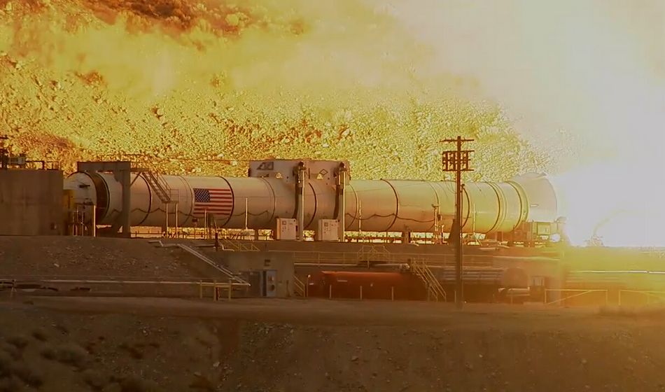 В США испытали самый мощный ускоритель ракеты для полетов на Марс
