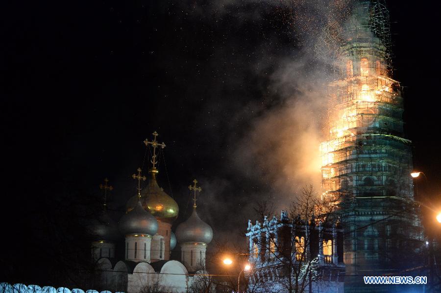 Пожар произошел на колокольне Новодевичьего монастыря в Москве