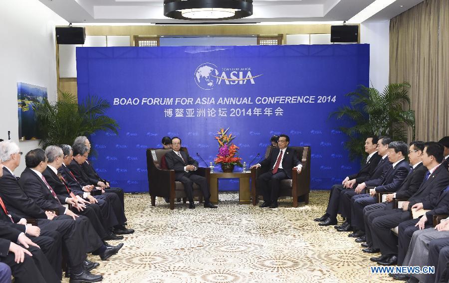 Ли Кэцян встретился с членами Совета Боаоского азиатского форума