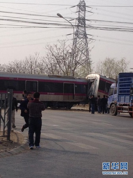 Тестовый поезд на линии Ичжуан в Пекине сошел с рельсов