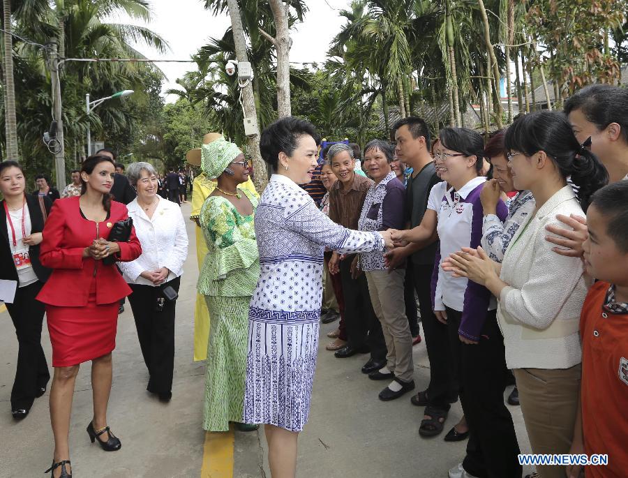 Пэн Лиюань пригласила жен лидеров, прибывших для участи в БАФ, на экскурсию