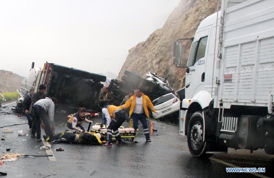 На юго-востоке Турции жертвами ДТП стали 12 человек, еще 6 травмированы