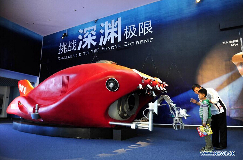 В Китае строится судно-носитель для пилотируемого батискафа с глубиной погружения до 11 тыс метров