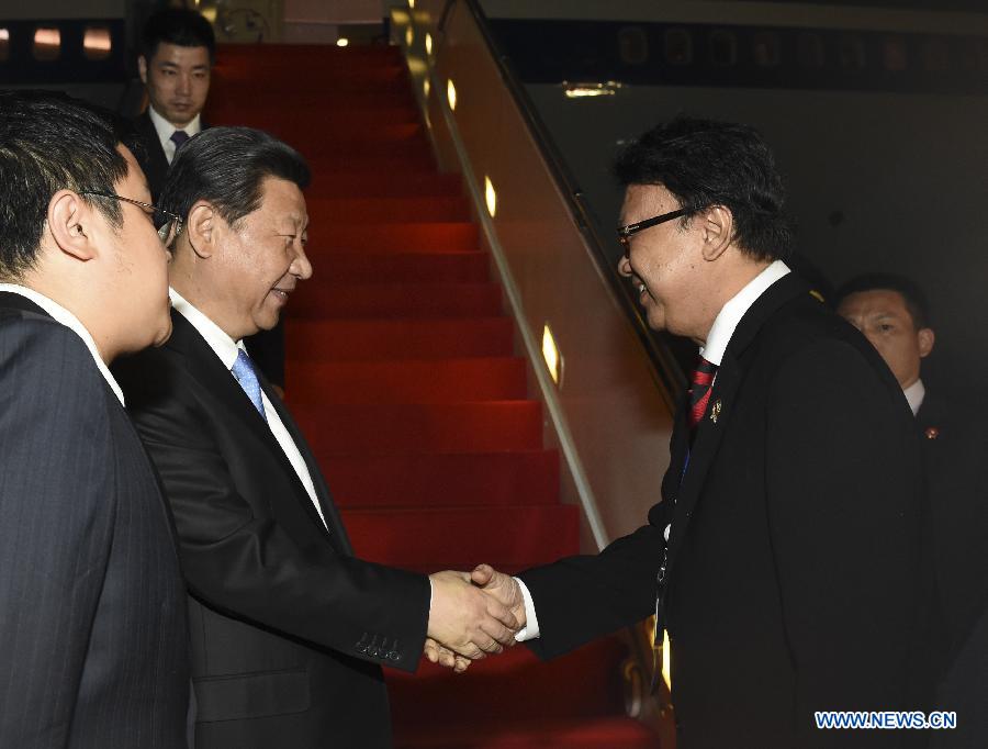 Си Цзиньпин прибыл в Джакарту для участия в саммите стран Азии и Африки, а также в мероприятиях по случаю юбилея Бандунгской конференции