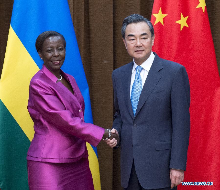 Ван И провел переговоры с главой МИД Руанды
