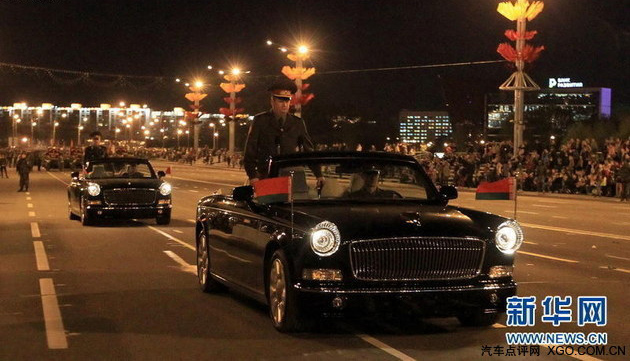 Министр обороны Беларуси принял участие в репетиции Парада Победы на китайском автомобиле «Хунци»