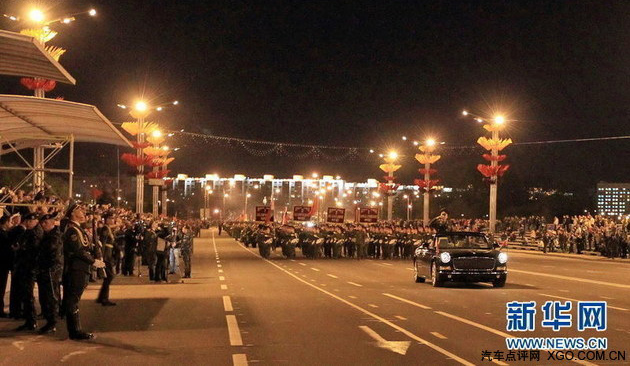 Министр обороны Беларуси принял участие в репетиции Парада Победы на китайском автомобиле «Хунци»