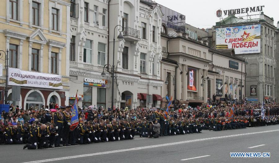 Парад Победы на суше, на море и в воздухе прошел во Владивостоке РФ