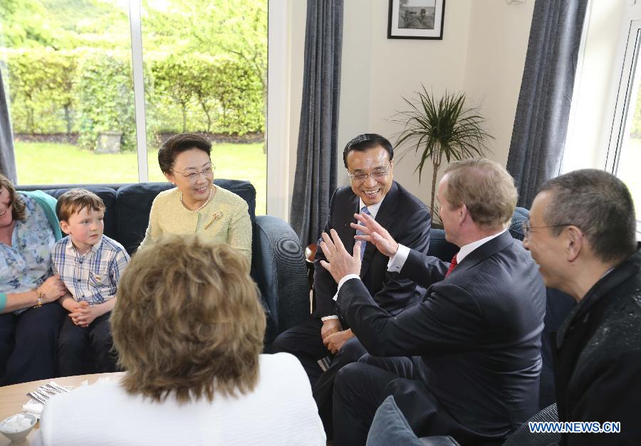 Ли Кэцян и премьер-министр Ирландии Энда Кенни вместе посетили ферм