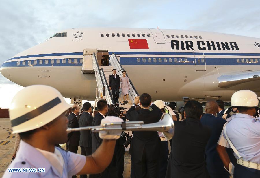 Премьер Госсовета КНР Ли Кэцян прибыл в Бразилию с официальным визитом