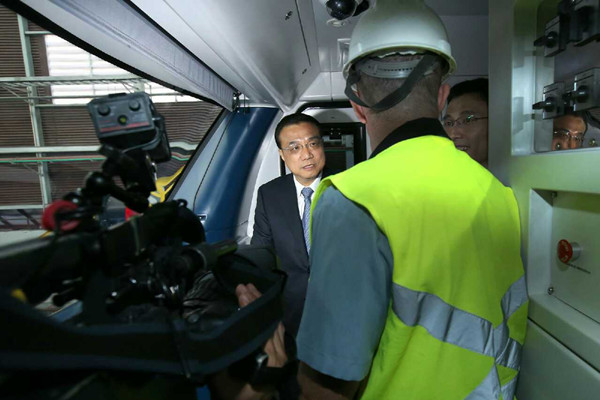 Премьер Госсовета КНР Ли Кэцян прокатился в Рио-де-Жанейро на поезде китайского производства