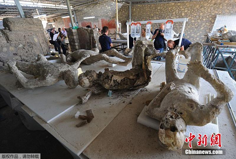 Начались восстановительные работы над останками жертв извержения Везувия