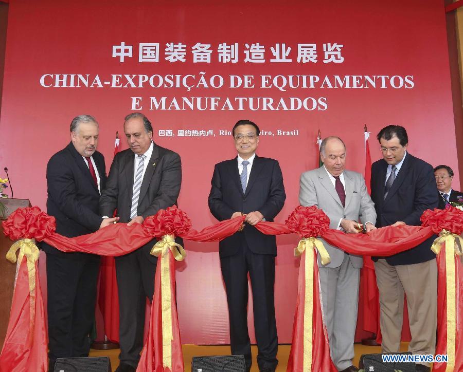 Ли Кэцян посетил выставку китайского промышленного оборудования