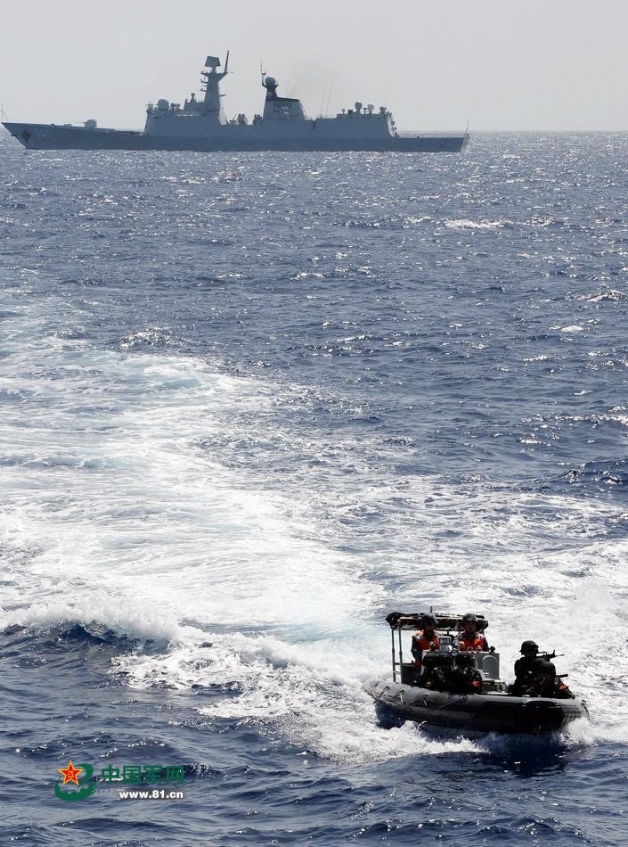 На учениях «Морское взаимодействие 2015» войска КНР и РФ освободили «захваченный» корабль