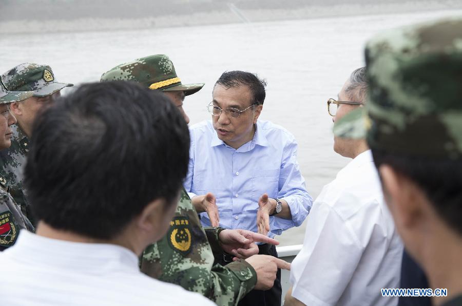 Ли Кэцян экстренно прибыл к месту крушения пассажирского судна "Звезда Востока" для руководства спасательными работами