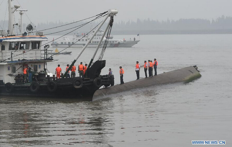 До 345 человек возросло число погибших при крушении круизного судна на реке Янцзы