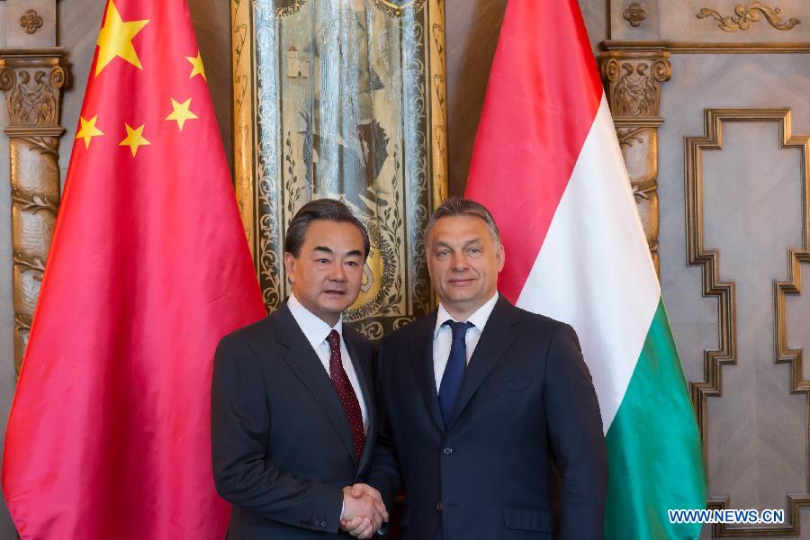 Премьер-министр Венгрии В. Орбан встретился с главой МИД КНР Ван И